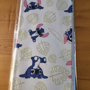 Stitch and leaves pattern