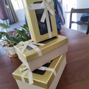 Gold rectangle gift box (glitter)