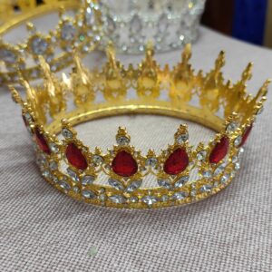 Large crown red